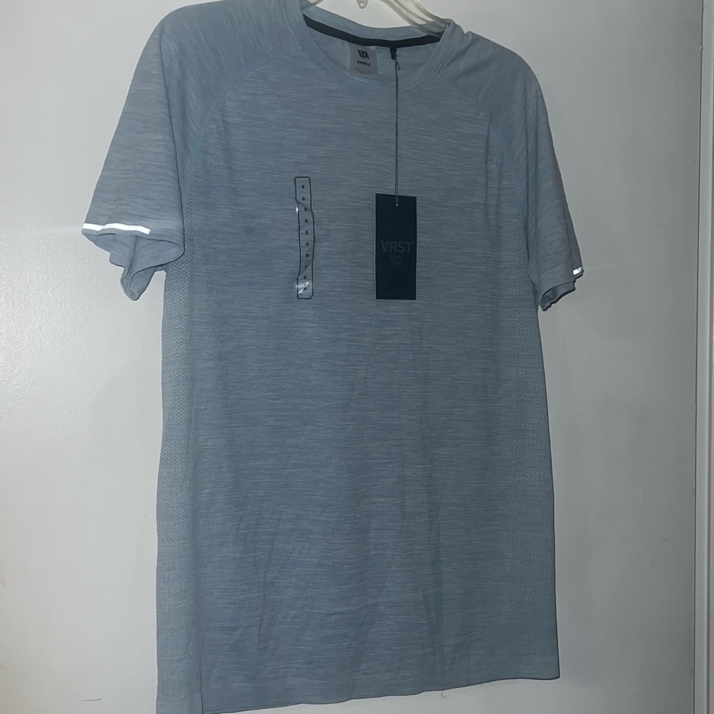 VRST Men's Small MUTED BLUE/ WHITE Seamless Short Sleeve Tee NWT